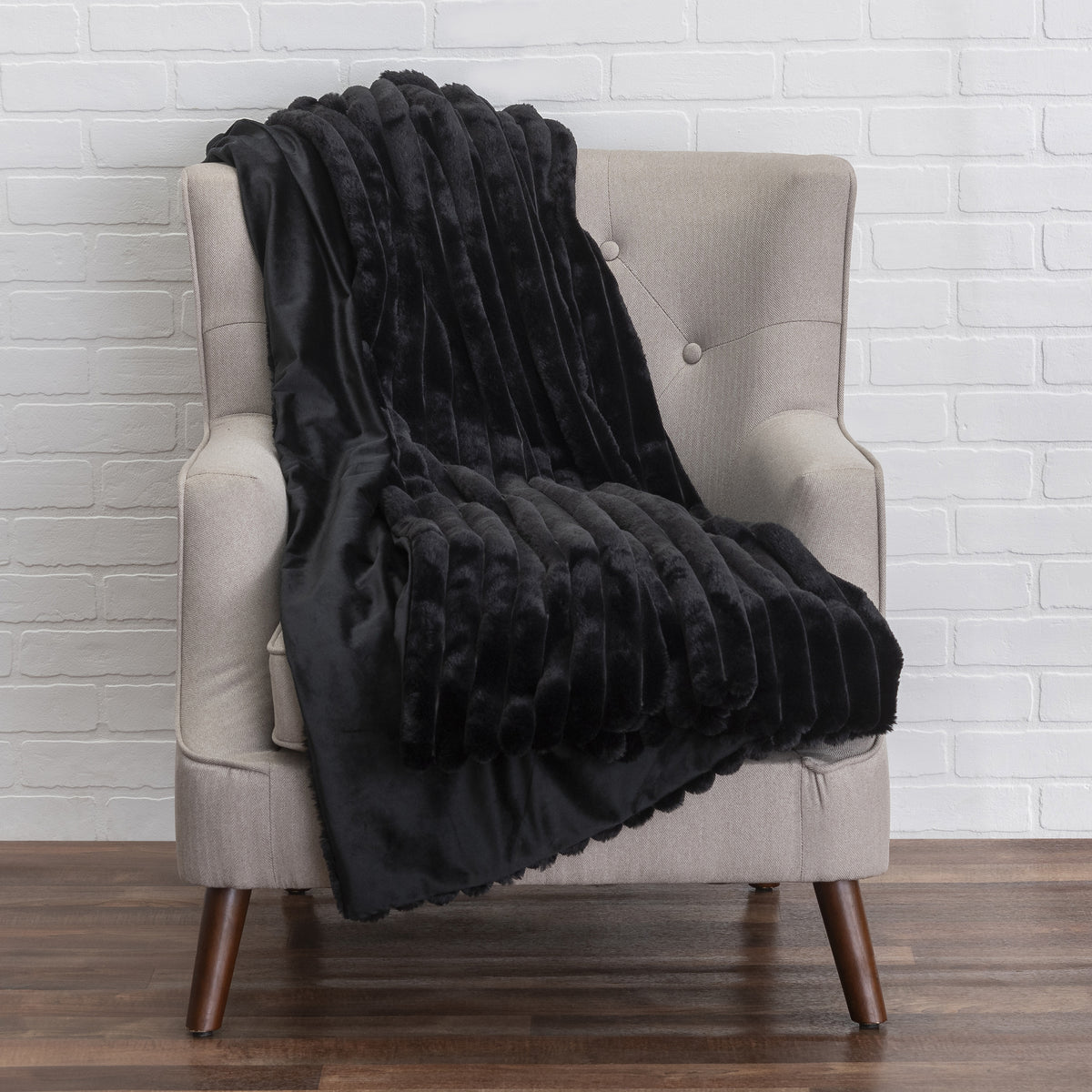 Black throw for online bed