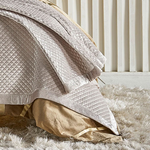 Amani Light Beige Quilt Set