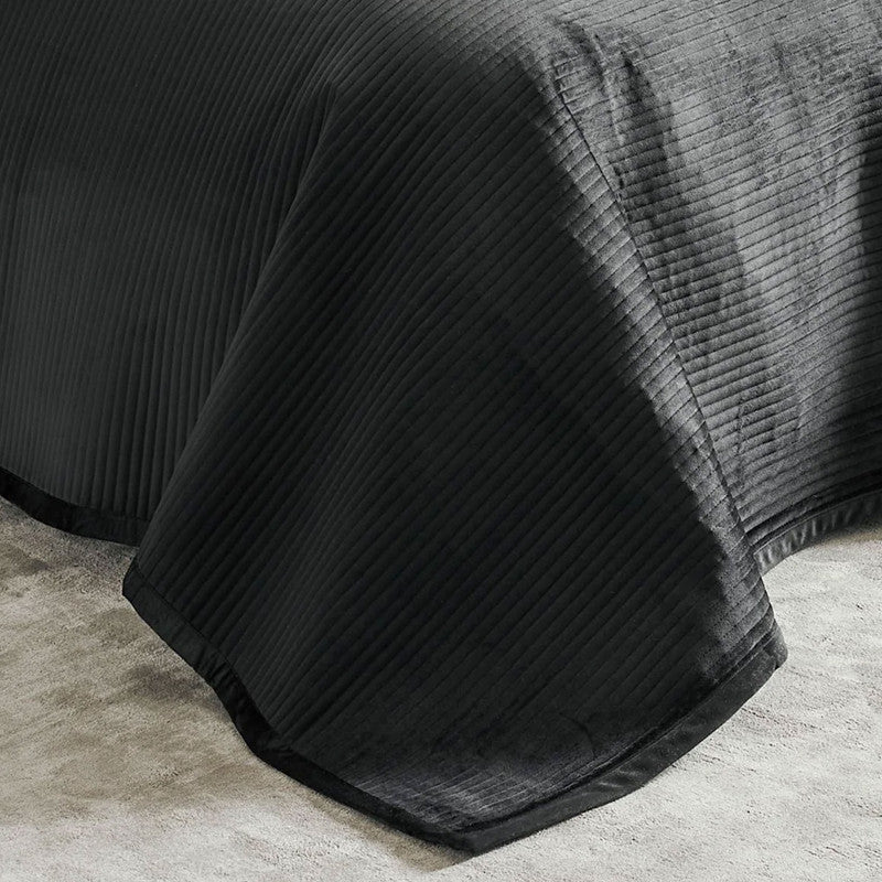 Amara Black Quilt