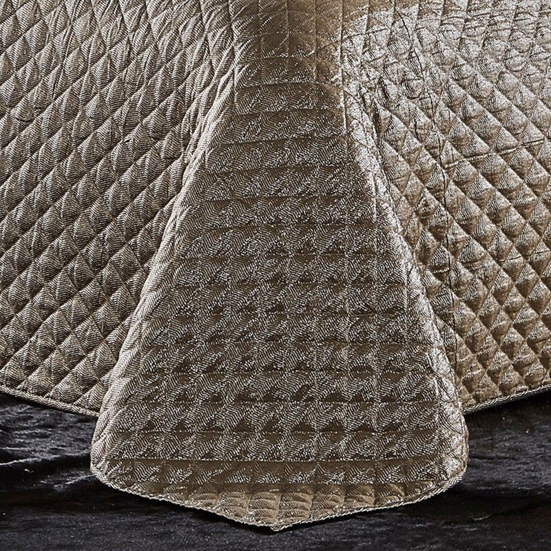 Aura Gold Quilt Set