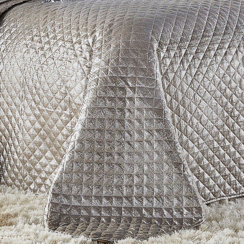Aura Silver Quilt Set