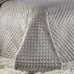 Aura Silver Quilt Set
