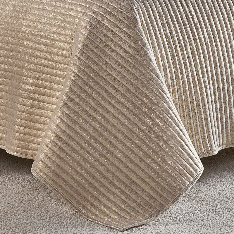 Maya Beige And Gold Quilt Set