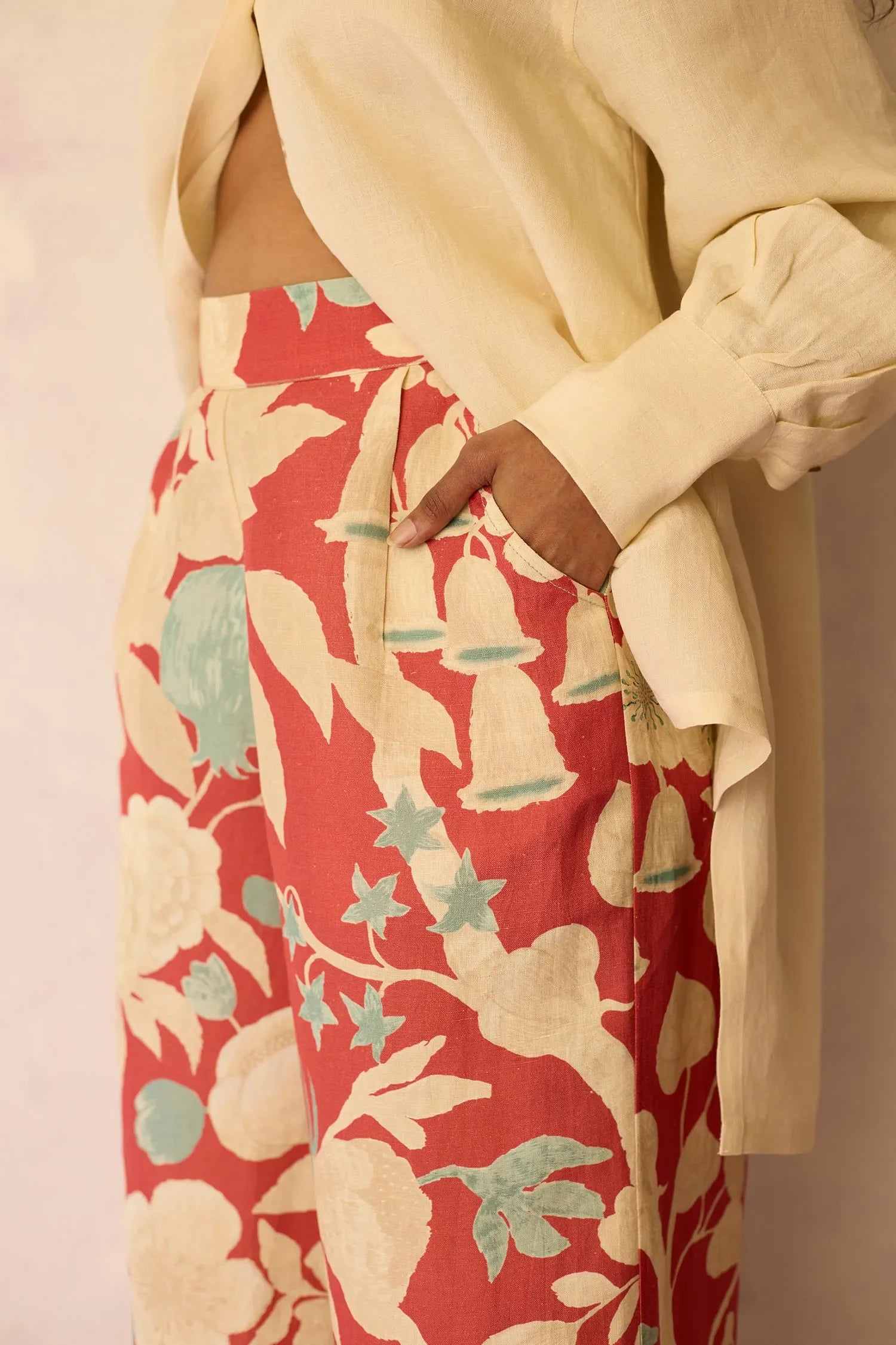 Hibiscus Anaar Pants - Coral