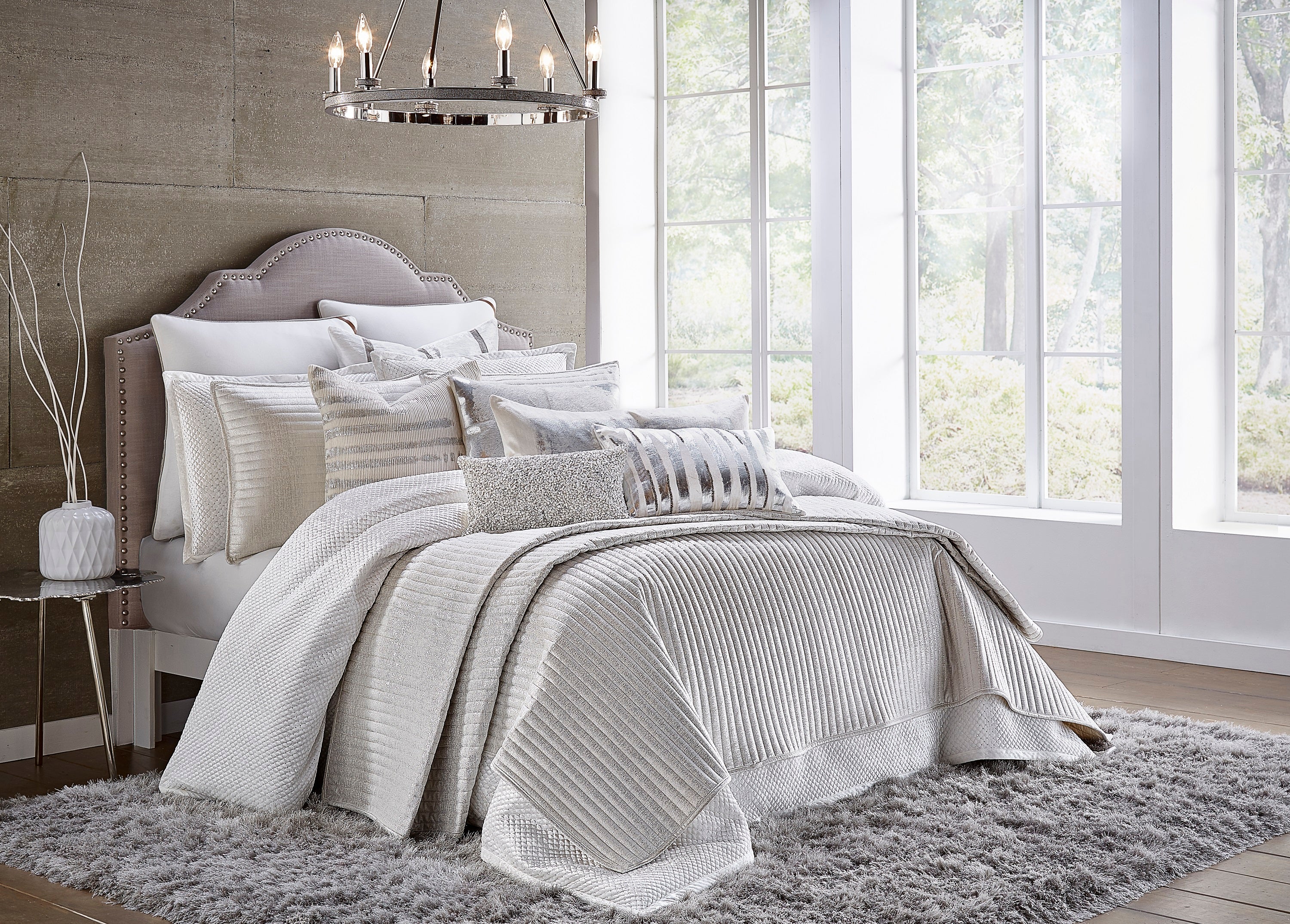 Maya White And Silver Quilt Set